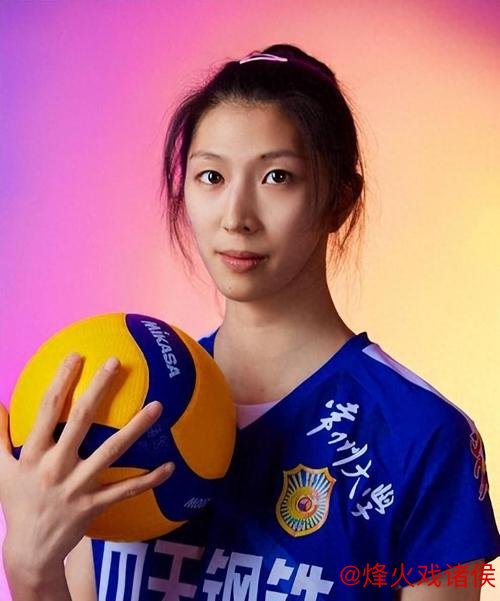 江苏女排15岁天才少女惊艳亮相!替补上场狂砍11分,逆境中拯救球队 江苏女排15岁天才少女惊艳亮相!替补上场狂砍11分,逆境中拯救球队