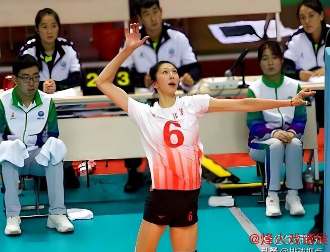 江苏女排15岁天才少女惊艳亮相!替补上场狂砍11分,逆境中拯救球队 江苏女排15岁天才少女惊艳亮相!替补上场狂砍11分,逆境中拯救球队