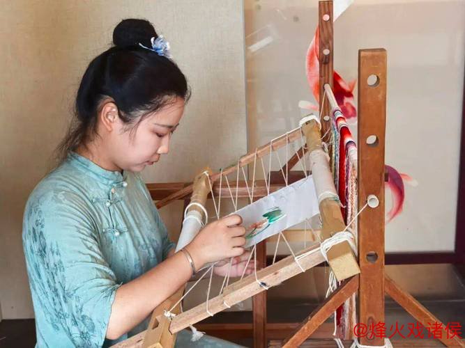 江西莲花县：一针一线 绣出青春