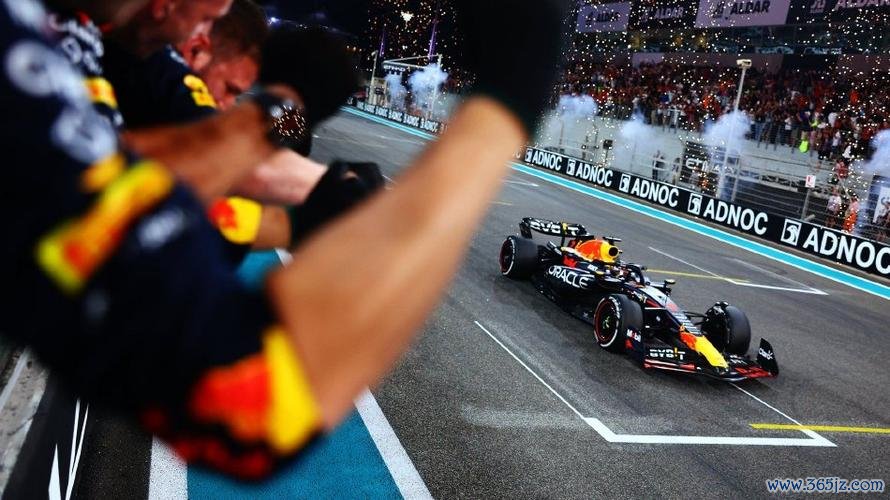 F1阿布扎比收官战：维斯塔潘赛季第19胜 乐扣亚军